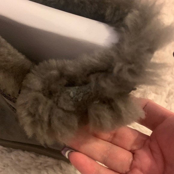 Ugg Grey Bailey Button Women’s size 6 - Picture 2 of 5